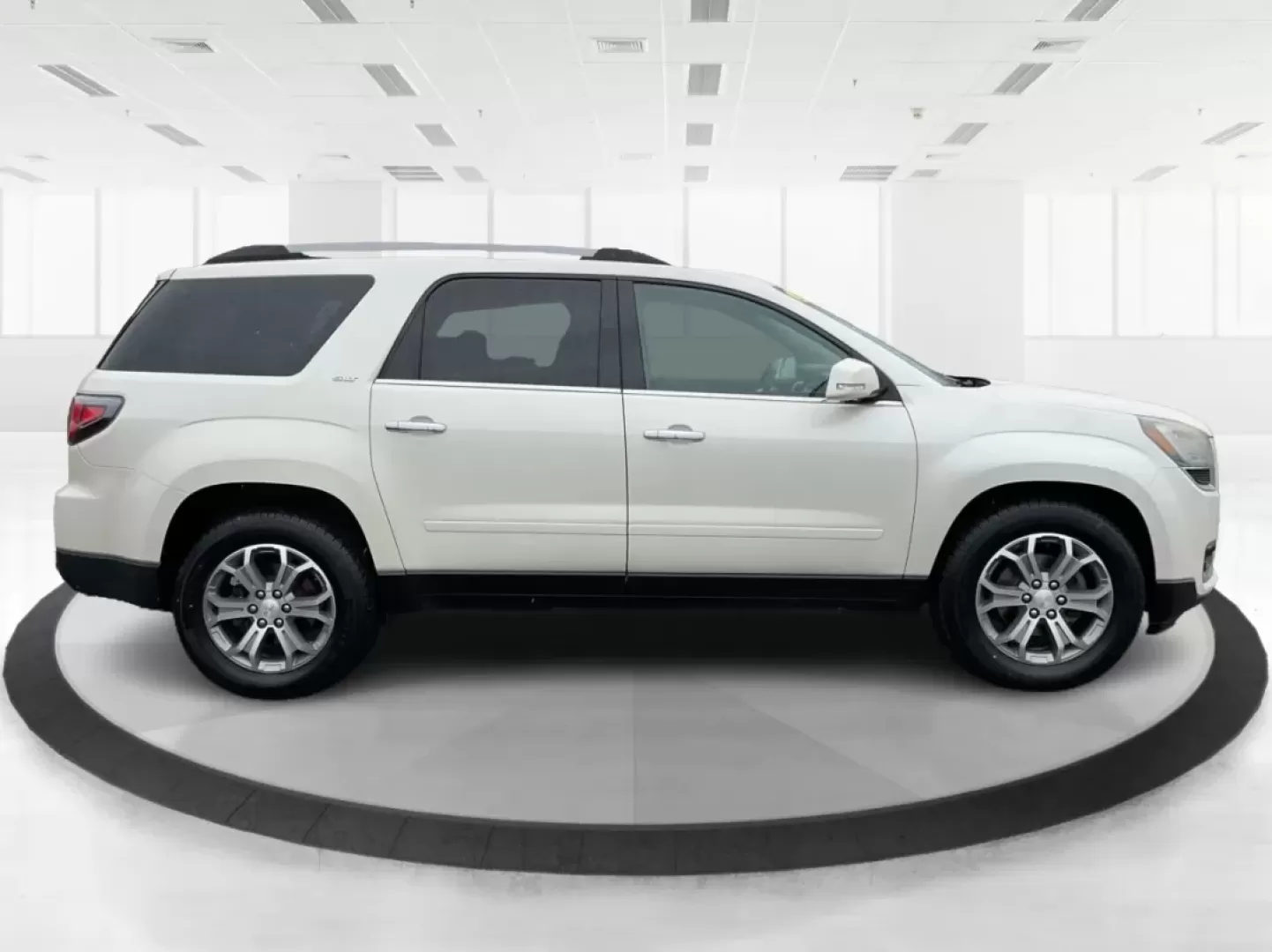 2015 GMC Acadia SLT-1 (1GKKVRKD8FJ) with an 3.6L V-6 gasoline direct injection engine, located at 1184 Kauffman Ave, Fairborn, OH, 45324, (937) 908-9800, 39.807072, -84.030914 - **Discover Your Perfect Family Adventure Vehicle: 2015 GMC Acadia SLT-1 at Advantage Car and Credit!**<br /> <br /> Are you ready to elevate your family's adventures and daily commutes? Look no further than this stunning 2015 GMC Acadia SLT-1, now available at Advantage Car and Credit in Fairborn, O - Photo#1