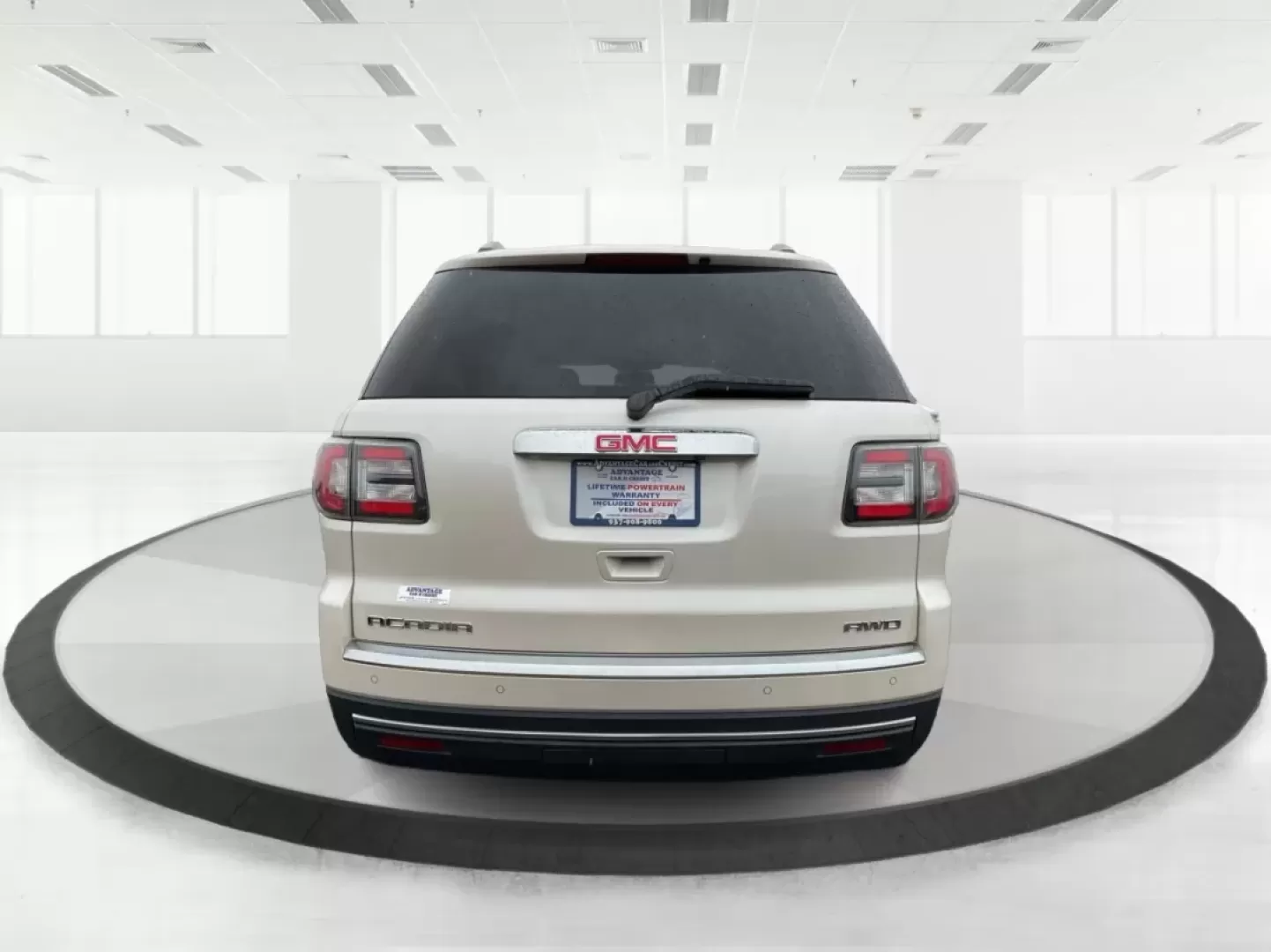 2015 GMC Acadia SLT-1 (1GKKVRKD8FJ) with an 3.6L V-6 gasoline direct injection engine, located at 1184 Kauffman Ave, Fairborn, OH, 45324, (937) 908-9800, 39.807072, -84.030914 - **Discover Your Perfect Family Adventure Vehicle: 2015 GMC Acadia SLT-1 at Advantage Car and Credit!**<br /> <br /> Are you ready to elevate your family's adventures and daily commutes? Look no further than this stunning 2015 GMC Acadia SLT-1, now available at Advantage Car and Credit in Fairborn, O - Photo#3