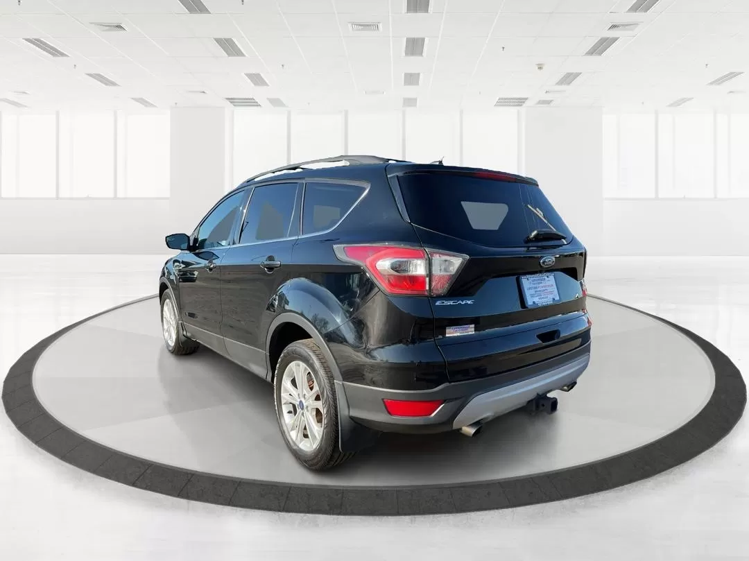 2017 Ford Escape SE 4WD (1FMCU9G93HU) with an 2.0L L4 DOHC 16V engine, 6-Speed Automatic transmission, located at 1184 Kauffman Ave, Fairborn, OH, 45324, (937) 908-9800, 39.807072, -84.030914 - Photo#3