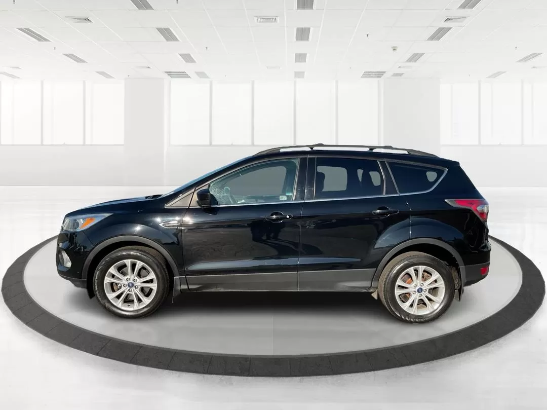 2017 Ford Escape SE 4WD (1FMCU9G93HU) with an 2.0L L4 DOHC 16V engine, 6-Speed Automatic transmission, located at 1184 Kauffman Ave, Fairborn, OH, 45324, (937) 908-9800, 39.807072, -84.030914 - Photo#4