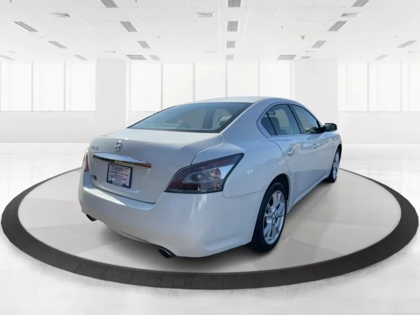 2014 Nissan Maxima 3.5 S (1N4AA5AP5EC) with an VQ 3.5L V-6 DOHC engine, located at 1184 Kauffman Ave, Fairborn, OH, 45324, (937) 908-9800, 39.807072, -84.030914 - **Experience Comfort and Style with the 2014 Nissan Maxima-Your Ideal Sedan for Everyday Adventures!**<br /> <br /> Are you looking for a reliable sedan that combines luxury, performance, and practicality? The 2014 Nissan Maxima, available now at Advantage Car and Credit in Fairborn, OH, is the perf - Photo#2