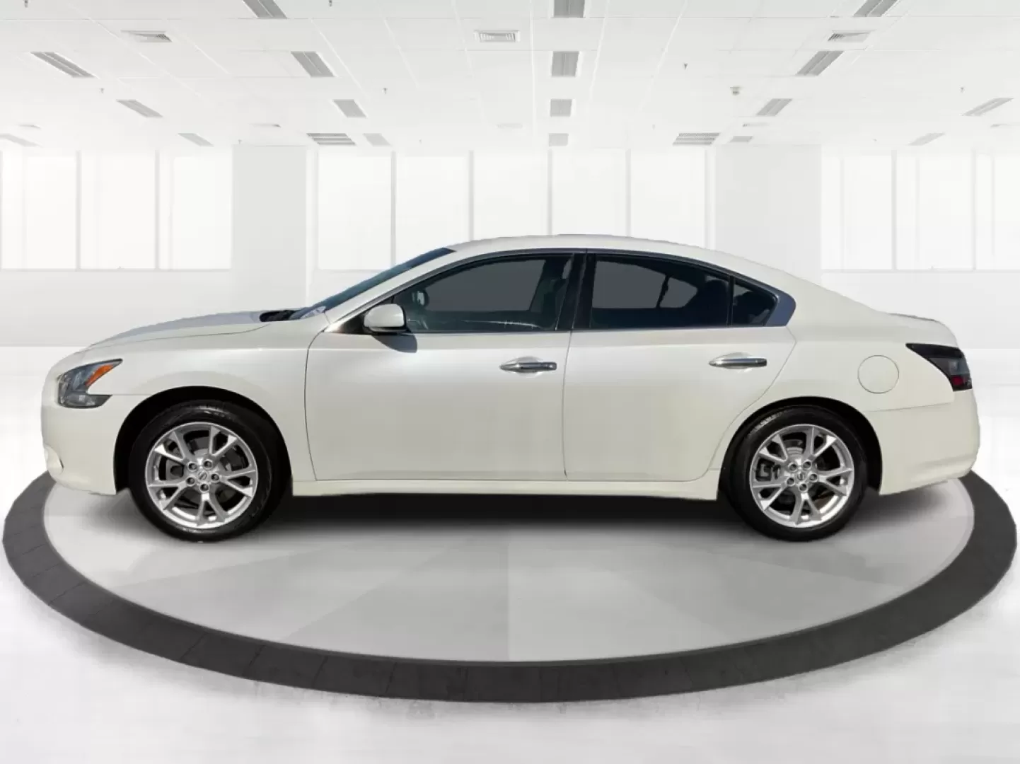 2014 Nissan Maxima 3.5 S (1N4AA5AP5EC) with an VQ 3.5L V-6 DOHC engine, located at 1184 Kauffman Ave, Fairborn, OH, 45324, (937) 908-9800, 39.807072, -84.030914 - **Experience Comfort and Style with the 2014 Nissan Maxima-Your Ideal Sedan for Everyday Adventures!**<br /> <br /> Are you looking for a reliable sedan that combines luxury, performance, and practicality? The 2014 Nissan Maxima, available now at Advantage Car and Credit in Fairborn, OH, is the perf - Photo#5