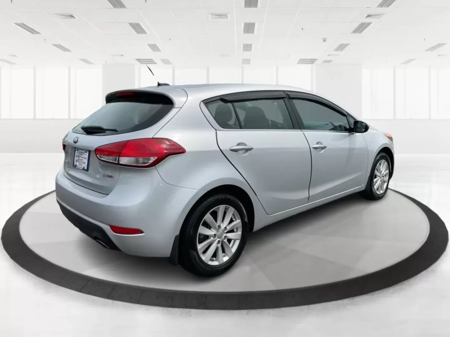2014 Kia Forte EX (KNAFX5A88E5) with an 2L I-4 gasoline direct injection engine, located at 401 Woodman Dr, Riverside, OH, 45431, (937) 908-9800, 39.760899, -84.123421 - **Discover Your Next Adventure with the 2014 Kia Forte EX at Advantage Car and Credit!**<br /> <br /> Are you ready to elevate your daily commute or embark on weekend adventures? The 2014 Kia Forte EX is the perfect companion, whether you're navigating the bustling streets of Fairborn, OH, or hittin - Photo#2