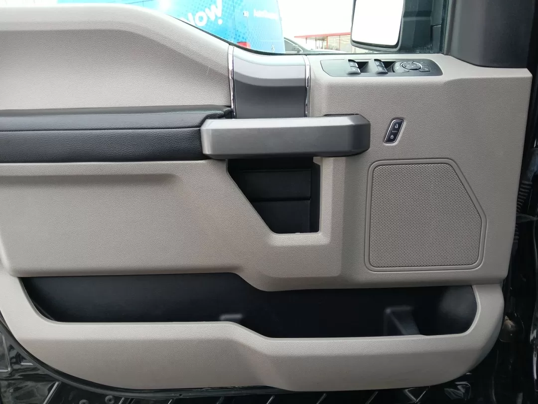 2018 Ford F-150 XLT SuperCrew 5.5-ft. Bed 4WD (1FTEW1E52JF) with an 5.0L V8 OHV 32V engine, 6-Speed Automatic transmission, located at 1099 N County Rd 25A , Troy, OH, 45373, (937) 908-9800, 40.057079, -84.212883 - Photo#18