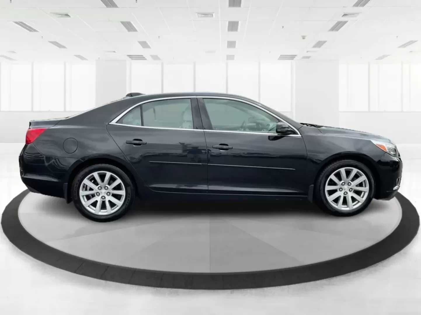 2015 Chevrolet Malibu 2LT (1G11D5SL3FF) with an ECOTEC 2.5L I-4 gasoline direct injection engine, located at 401 Woodman Dr, Riverside, OH, 45431, (937) 908-9800, 39.760899, -84.123421 - **Unleash Your Daily Adventures with the 2015 Chevrolet Malibu 2LT at Advantage Car and Credit in Fairborn, OH!**<br /> <br /> Are you looking for a reliable vehicle that perfectly blends comfort, style, and affordability? Look no further! The 2015 Chevrolet Malibu 2LT is the ideal companion for any - Photo#1