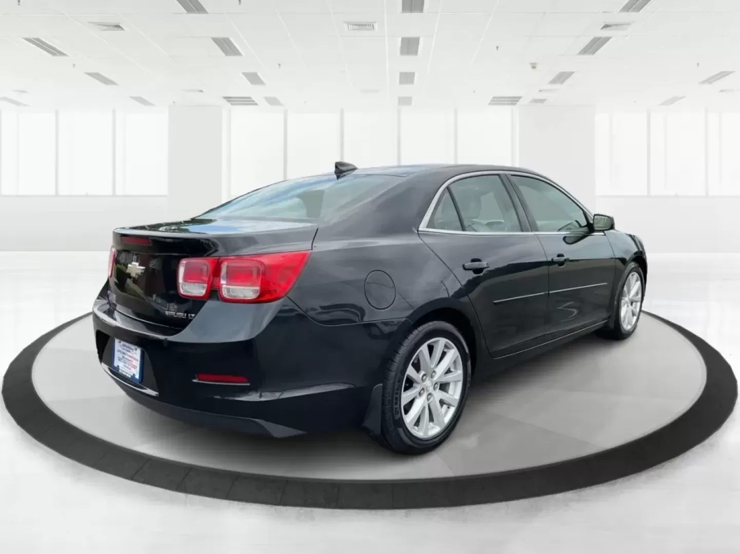 2015 Chevrolet Malibu 2LT (1G11D5SL3FF) with an ECOTEC 2.5L I-4 gasoline direct injection engine, located at 401 Woodman Dr, Riverside, OH, 45431, (937) 908-9800, 39.760899, -84.123421 - **Unleash Your Daily Adventures with the 2015 Chevrolet Malibu 2LT at Advantage Car and Credit in Fairborn, OH!**<br /> <br /> Are you looking for a reliable vehicle that perfectly blends comfort, style, and affordability? Look no further! The 2015 Chevrolet Malibu 2LT is the ideal companion for any - Photo#2