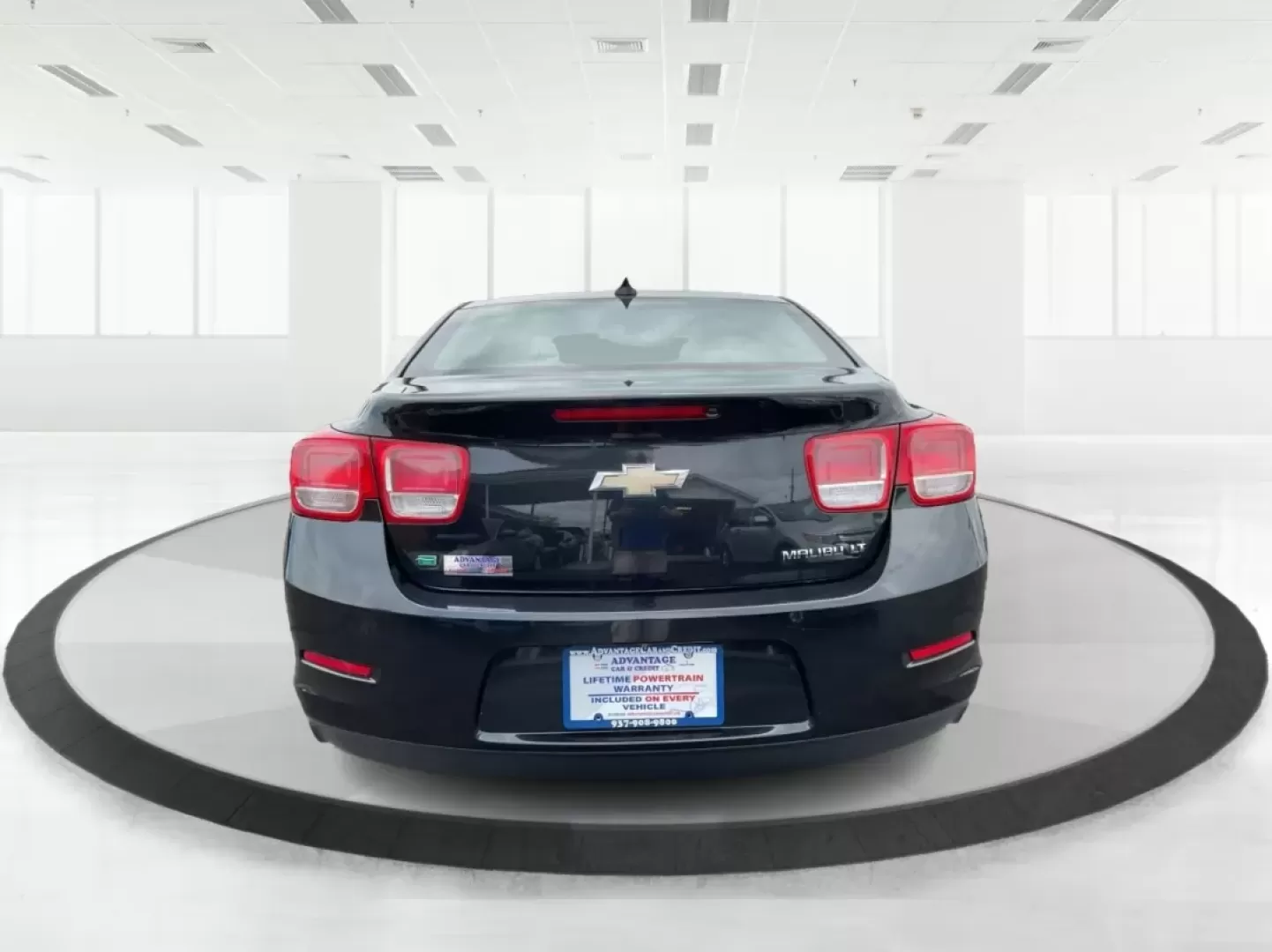 2015 Chevrolet Malibu 2LT (1G11D5SL3FF) with an ECOTEC 2.5L I-4 gasoline direct injection engine, located at 401 Woodman Dr, Riverside, OH, 45431, (937) 908-9800, 39.760899, -84.123421 - **Unleash Your Daily Adventures with the 2015 Chevrolet Malibu 2LT at Advantage Car and Credit in Fairborn, OH!**<br /> <br /> Are you looking for a reliable vehicle that perfectly blends comfort, style, and affordability? Look no further! The 2015 Chevrolet Malibu 2LT is the ideal companion for any - Photo#3