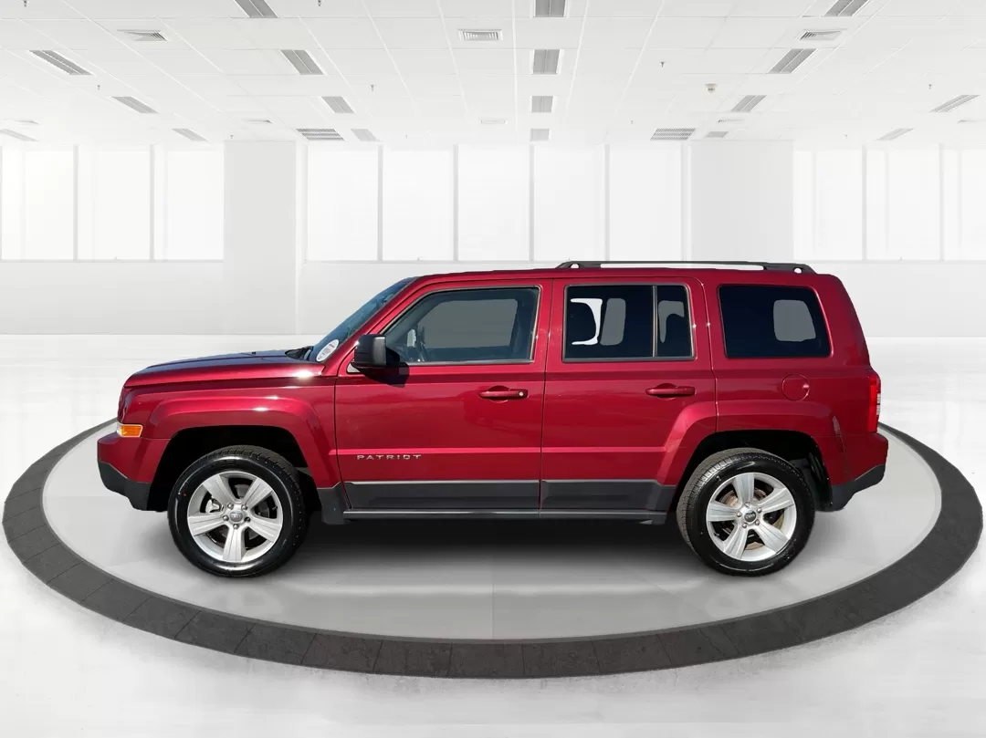 2015 Jeep Patriot Latitude (1C4NJRFB2FD) with an 2.4L I-4 DOHC engine, located at 1099 N County Rd 25A , Troy, OH, 45373, (937) 908-9800, 40.057079, -84.212883 - Photo#4