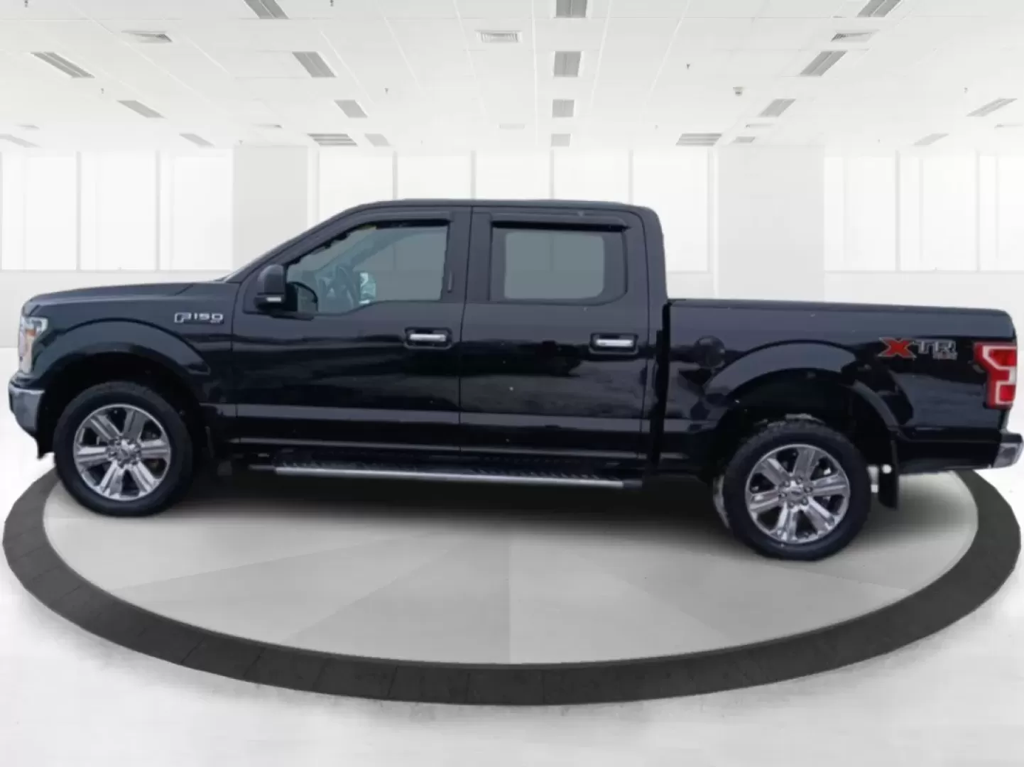 2018 Ford F-150 XLT SuperCrew 5.5-ft. Bed 4WD (1FTEW1E52JF) with an 5.0L V8 OHV 32V engine, 6-Speed Automatic transmission, located at 1099 N County Rd 25A, Troy, OH, 45373, (937) 908-9800, 40.057079, -84.212883 - Are you ready to elevate your daily commute or weekend adventures? Look no further than this striking 2018 Ford F-150 XLT SuperCrew located at Advantage Car and Credit in Fairborn, OH. Whether you're carting the kids to practice, hauling materials for your next DIY project, or exploring the great ou - Photo#5