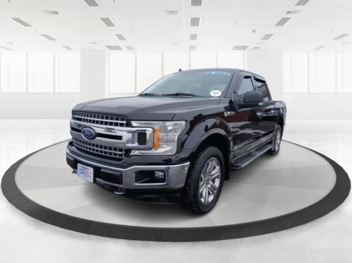 2018 Ford F-150 XLT SuperCrew 5.5-ft. Bed 4WD (1FTEW1E52JF) with an 5.0L V8 OHV 32V engine, 6-Speed Automatic transmission, located at 1099 N County Rd 25A, Troy, OH, 45373, (937) 908-9800, 40.057079, -84.212883 - Are you ready to elevate your daily commute or weekend adventures? Look no further than this striking 2018 Ford F-150 XLT SuperCrew located at Advantage Car and Credit in Fairborn, OH. Whether you're carting the kids to practice, hauling materials for your next DIY project, or exploring the great ou - Photo#8