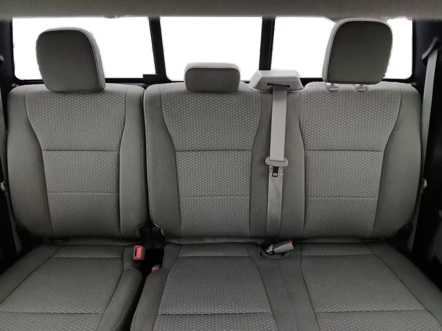 2018 Ford F-150 XLT SuperCrew 5.5-ft. Bed 4WD (1FTEW1E52JF) with an 5.0L V8 OHV 32V engine, 6-Speed Automatic transmission, located at 1099 N County Rd 25A, Troy, OH, 45373, (937) 908-9800, 40.057079, -84.212883 - Are you ready to elevate your daily commute or weekend adventures? Look no further than this striking 2018 Ford F-150 XLT SuperCrew located at Advantage Car and Credit in Fairborn, OH. Whether you're carting the kids to practice, hauling materials for your next DIY project, or exploring the great ou - Photo#13