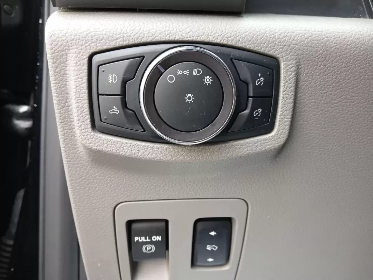 2018 Ford F-150 XLT SuperCrew 5.5-ft. Bed 4WD (1FTEW1E52JF) with an 5.0L V8 OHV 32V engine, 6-Speed Automatic transmission, located at 1099 N County Rd 25A, Troy, OH, 45373, (937) 908-9800, 40.057079, -84.212883 - Are you ready to elevate your daily commute or weekend adventures? Look no further than this striking 2018 Ford F-150 XLT SuperCrew located at Advantage Car and Credit in Fairborn, OH. Whether you're carting the kids to practice, hauling materials for your next DIY project, or exploring the great ou - Photo#16