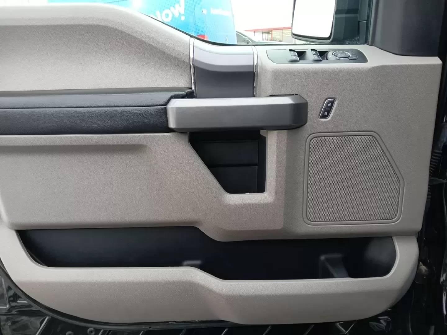 2018 Ford F-150 XLT SuperCrew 5.5-ft. Bed 4WD (1FTEW1E52JF) with an 5.0L V8 OHV 32V engine, 6-Speed Automatic transmission, located at 1099 N County Rd 25A, Troy, OH, 45373, (937) 908-9800, 40.057079, -84.212883 - Are you ready to elevate your daily commute or weekend adventures? Look no further than this striking 2018 Ford F-150 XLT SuperCrew located at Advantage Car and Credit in Fairborn, OH. Whether you're carting the kids to practice, hauling materials for your next DIY project, or exploring the great ou - Photo#18