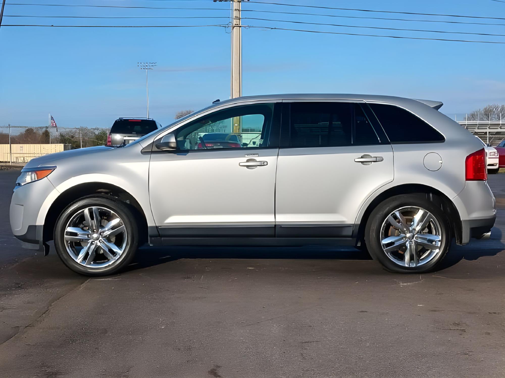 2013 Ingot Silver Metallic Ford Edge SEL FWD (2FMDK3JC8DB) with an 3.5L V6 DOHC 24V engine, 6-Speed Automatic transmission, located at 4508 South Dixie Dr, Moraine, OH, 45439, (937) 908-9800, 39.689976, -84.218452 - Photo #11