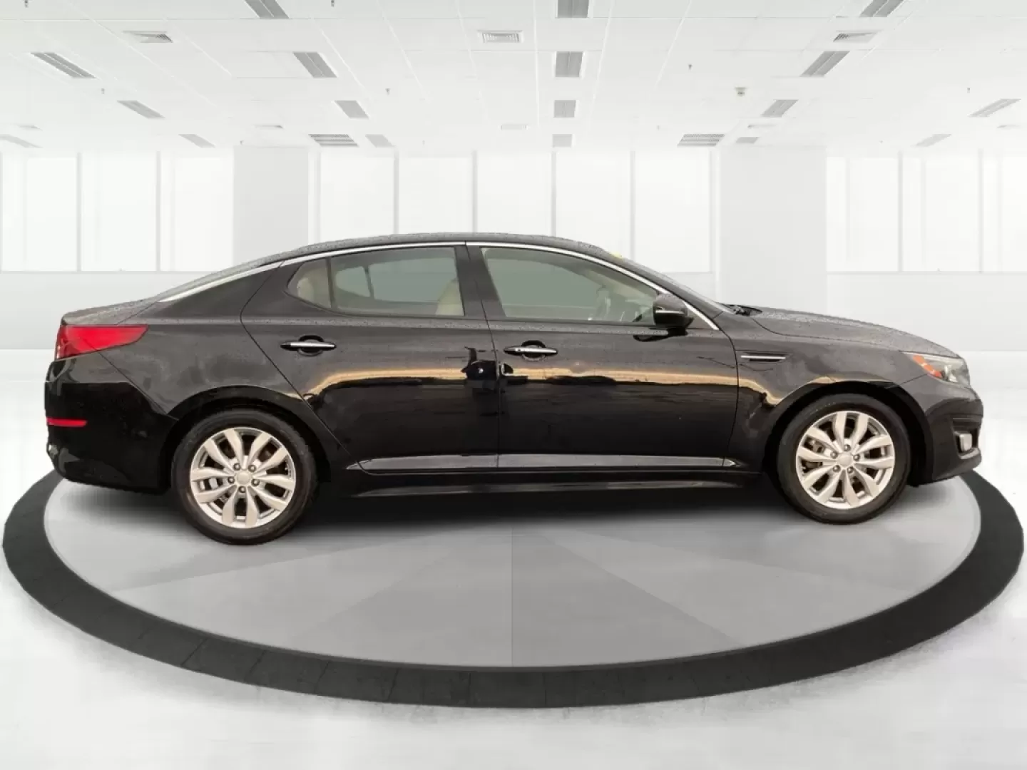 2015 Kia Optima EX (5XXGN4A76FG) with an Theta II 2.4L I-4 gasoline direct injection engine, located at 1099 N County Rd 25A, Troy, OH, 45373, (937) 908-9800, 40.057079, -84.212883 - **Elevate Your Daily Commute with the 2015 Kia Optima EX** <br /> <br /> Imagine transforming your daily drive into an experience of comfort and style. Whether you're navigating the bustling streets of Fairborn or embarking on a weekend getaway, the 2015 Kia Optima EX is designed to enhance your li - Photo#1