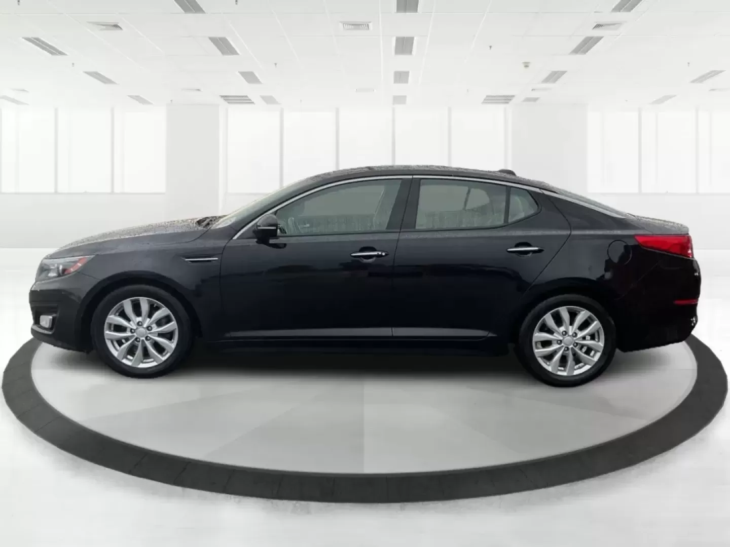 2015 Kia Optima EX (5XXGN4A76FG) with an Theta II 2.4L I-4 gasoline direct injection engine, located at 1099 N County Rd 25A, Troy, OH, 45373, (937) 908-9800, 40.057079, -84.212883 - **Elevate Your Daily Commute with the 2015 Kia Optima EX** <br /> <br /> Imagine transforming your daily drive into an experience of comfort and style. Whether you're navigating the bustling streets of Fairborn or embarking on a weekend getaway, the 2015 Kia Optima EX is designed to enhance your li - Photo#5