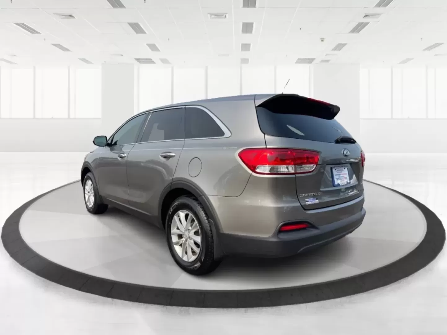 2017 Kia Sorento 2.4L L (5XYPG4A3XHG) with an 2.4L I-4 gasoline direct injection engine, located at 1099 N County Rd 25A, Troy, OH, 45373, (937) 908-9800, 40.057079, -84.212883 - **Adventure Awaits with the 2017 Kia Sorento at Advantage Car and Credit!**<br /> <br /> Are you ready to elevate your family's weekend adventures or streamline your daily commute? Look no further than the 2017 Kia Sorento, available now at Advantage Car and Credit in Fairborn, OH! This spacious SUV - Photo#4