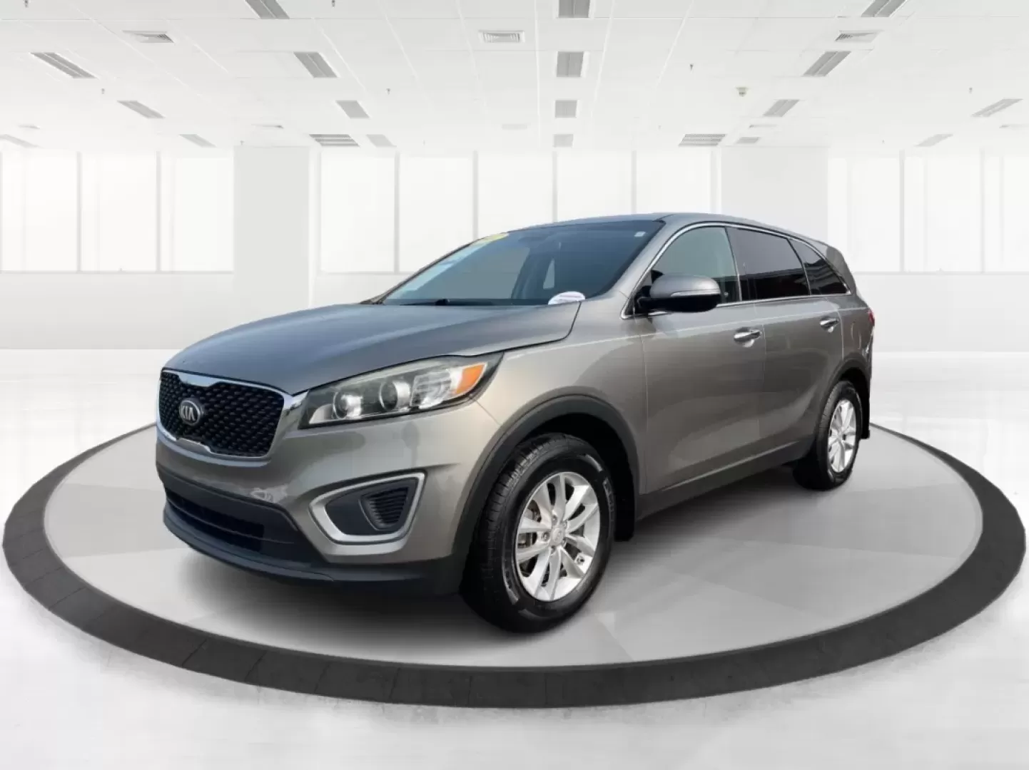 2017 Kia Sorento 2.4L L (5XYPG4A3XHG) with an 2.4L I-4 gasoline direct injection engine, located at 1099 N County Rd 25A, Troy, OH, 45373, (937) 908-9800, 40.057079, -84.212883 - **Adventure Awaits with the 2017 Kia Sorento at Advantage Car and Credit!**<br /> <br /> Are you ready to elevate your family's weekend adventures or streamline your daily commute? Look no further than the 2017 Kia Sorento, available now at Advantage Car and Credit in Fairborn, OH! This spacious SUV - Photo#8