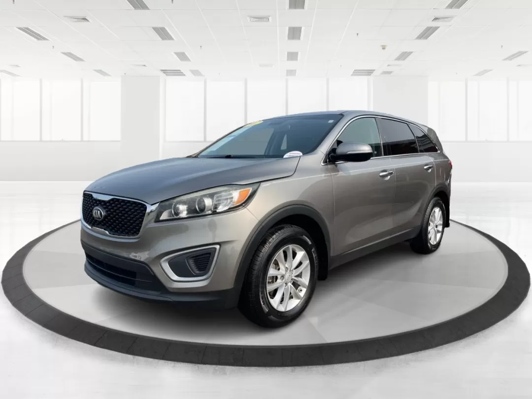 2017 Kia Sorento 2.4L L (5XYPG4A3XHG) with an 2.4L I-4 gasoline direct injection engine, located at 1099 N County Rd 25A , Troy, OH, 45373, (937) 908-9800, 40.057079, -84.212883 - Photo#8