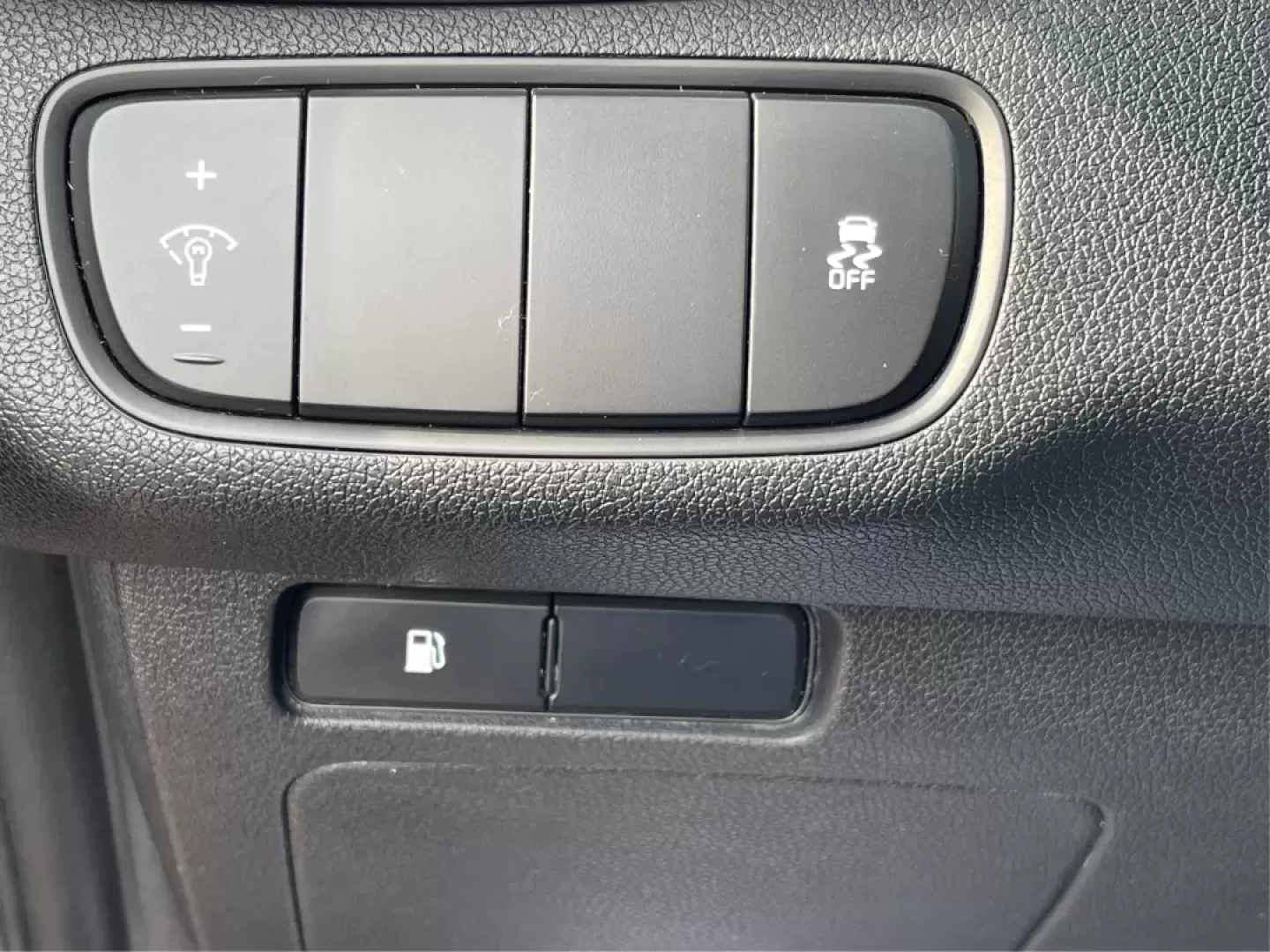 2017 Kia Sorento 2.4L L (5XYPG4A3XHG) with an 2.4L I-4 gasoline direct injection engine, located at 1099 N County Rd 25A, Troy, OH, 45373, (937) 908-9800, 40.057079, -84.212883 - **Adventure Awaits with the 2017 Kia Sorento at Advantage Car and Credit!**<br /> <br /> Are you ready to elevate your family's weekend adventures or streamline your daily commute? Look no further than the 2017 Kia Sorento, available now at Advantage Car and Credit in Fairborn, OH! This spacious SUV - Photo#17