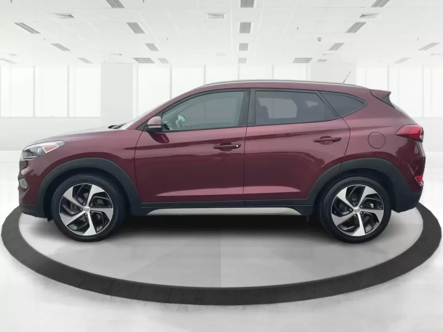 2017 Hyundai Tucson Sport (KM8J3CA29HU) with an 1.6L I-4 gasoline direct injection engine, located at 1099 N County Rd 25A, Troy, OH, 45373, (937) 908-9800, 40.057079, -84.212883 - **Discover Adventure in the 2017 Hyundai Tucson: Your Ideal SUV for Every Journey!**<br /> <br /> Are you ready to elevate your driving experience? The 2017 Hyundai Tucson in striking Ruby Wine is here, tailored for those who crave versatility and reliability in their daily adventures. Whether you'r - Photo#5