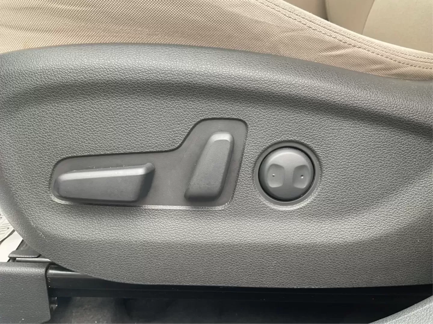 2017 Hyundai Tucson Sport (KM8J3CA29HU) with an 1.6L I-4 gasoline direct injection engine, located at 1099 N County Rd 25A, Troy, OH, 45373, (937) 908-9800, 40.057079, -84.212883 - **Discover Adventure in the 2017 Hyundai Tucson: Your Ideal SUV for Every Journey!**<br /> <br /> Are you ready to elevate your driving experience? The 2017 Hyundai Tucson in striking Ruby Wine is here, tailored for those who crave versatility and reliability in their daily adventures. Whether you'r - Photo#17