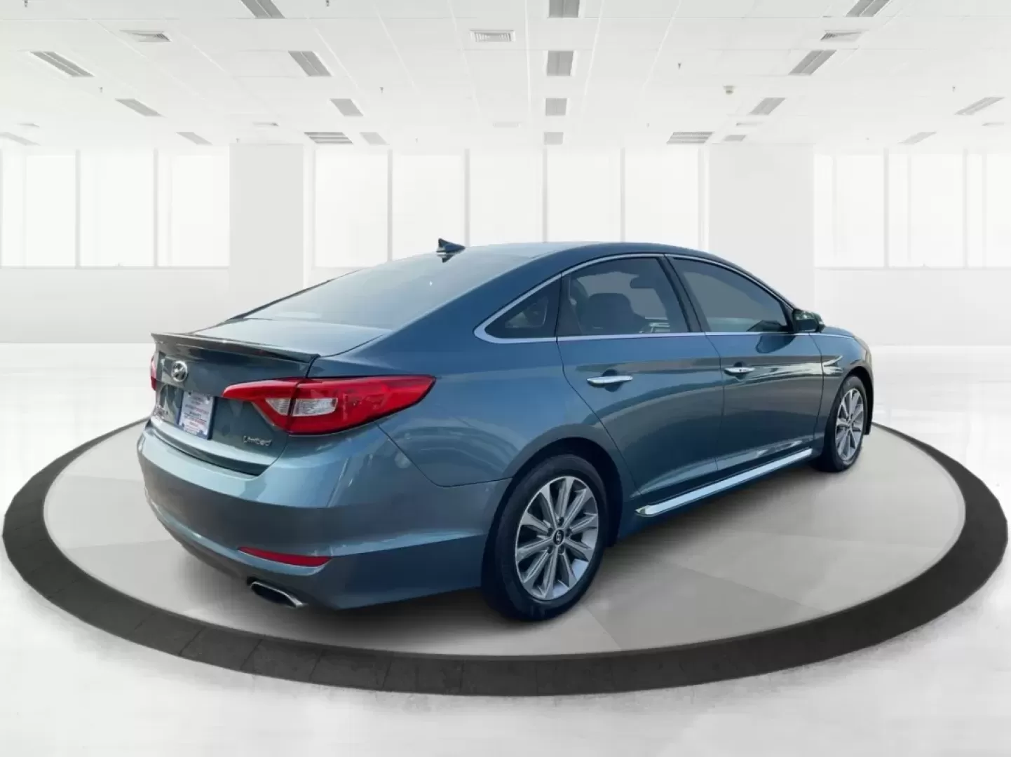2017 Hyundai Sonata Limited (5NPE34AF4HH) with an 2.4L I-4 gasoline direct injection engine, located at 1099 N County Rd 25A, Troy, OH, 45373, (937) 908-9800, 40.057079, -84.212883 - Are you ready to elevate your daily drive into an adventure? Meet the 2017 Hyundai Sonata Limited, a perfect companion for anyone looking to combine style, comfort, and reliability. Whether you're commuting to work, shuttling the kids to school, or heading out for a weekend getaway, this sedan offer - Photo#2