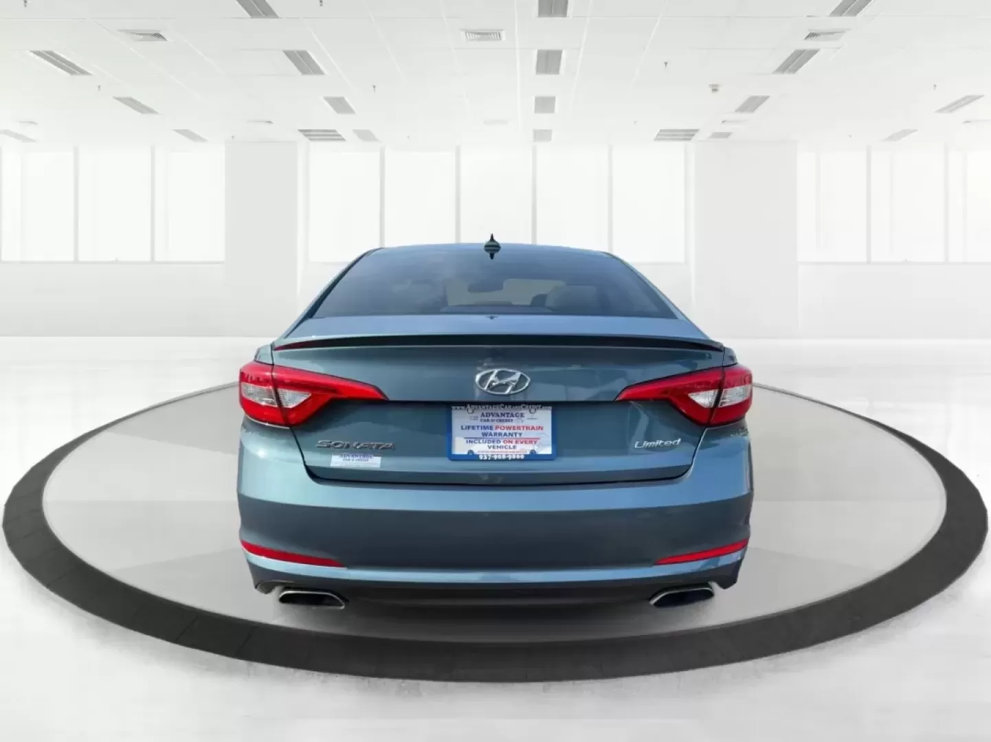 2017 Hyundai Sonata Limited (5NPE34AF4HH) with an 2.4L I-4 gasoline direct injection engine, located at 1099 N County Rd 25A, Troy, OH, 45373, (937) 908-9800, 40.057079, -84.212883 - Are you ready to elevate your daily drive into an adventure? Meet the 2017 Hyundai Sonata Limited, a perfect companion for anyone looking to combine style, comfort, and reliability. Whether you're commuting to work, shuttling the kids to school, or heading out for a weekend getaway, this sedan offer - Photo#3