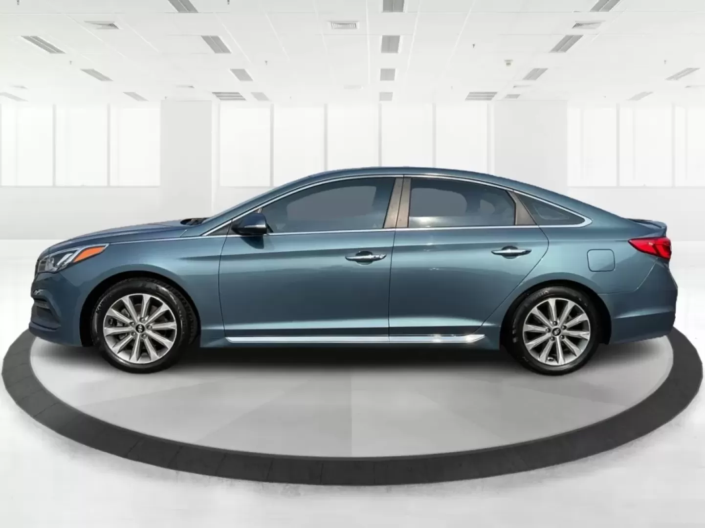 2017 Hyundai Sonata Limited (5NPE34AF4HH) with an 2.4L I-4 gasoline direct injection engine, located at 1099 N County Rd 25A, Troy, OH, 45373, (937) 908-9800, 40.057079, -84.212883 - Are you ready to elevate your daily drive into an adventure? Meet the 2017 Hyundai Sonata Limited, a perfect companion for anyone looking to combine style, comfort, and reliability. Whether you're commuting to work, shuttling the kids to school, or heading out for a weekend getaway, this sedan offer - Photo#5