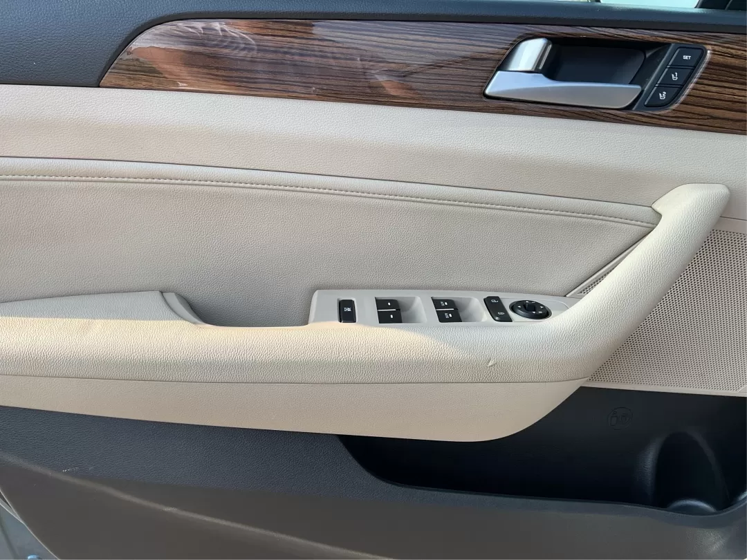 2017 Hyundai Sonata Limited (5NPE34AF4HH) with an 2.4L I-4 gasoline direct injection engine, located at 1099 N County Rd 25A , Troy, OH, 45373, (937) 908-9800, 40.057079, -84.212883 - Photo#18