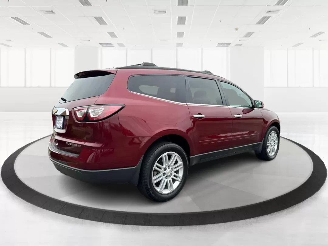2015 Chevrolet Traverse 1LT (1GNKVGKD4FJ) with an 3.6L V-6 gasoline direct injection engine, located at 1099 N County Rd 25A , Troy, OH, 45373, (937) 908-9800, 40.057079, -84.212883 - Photo#2