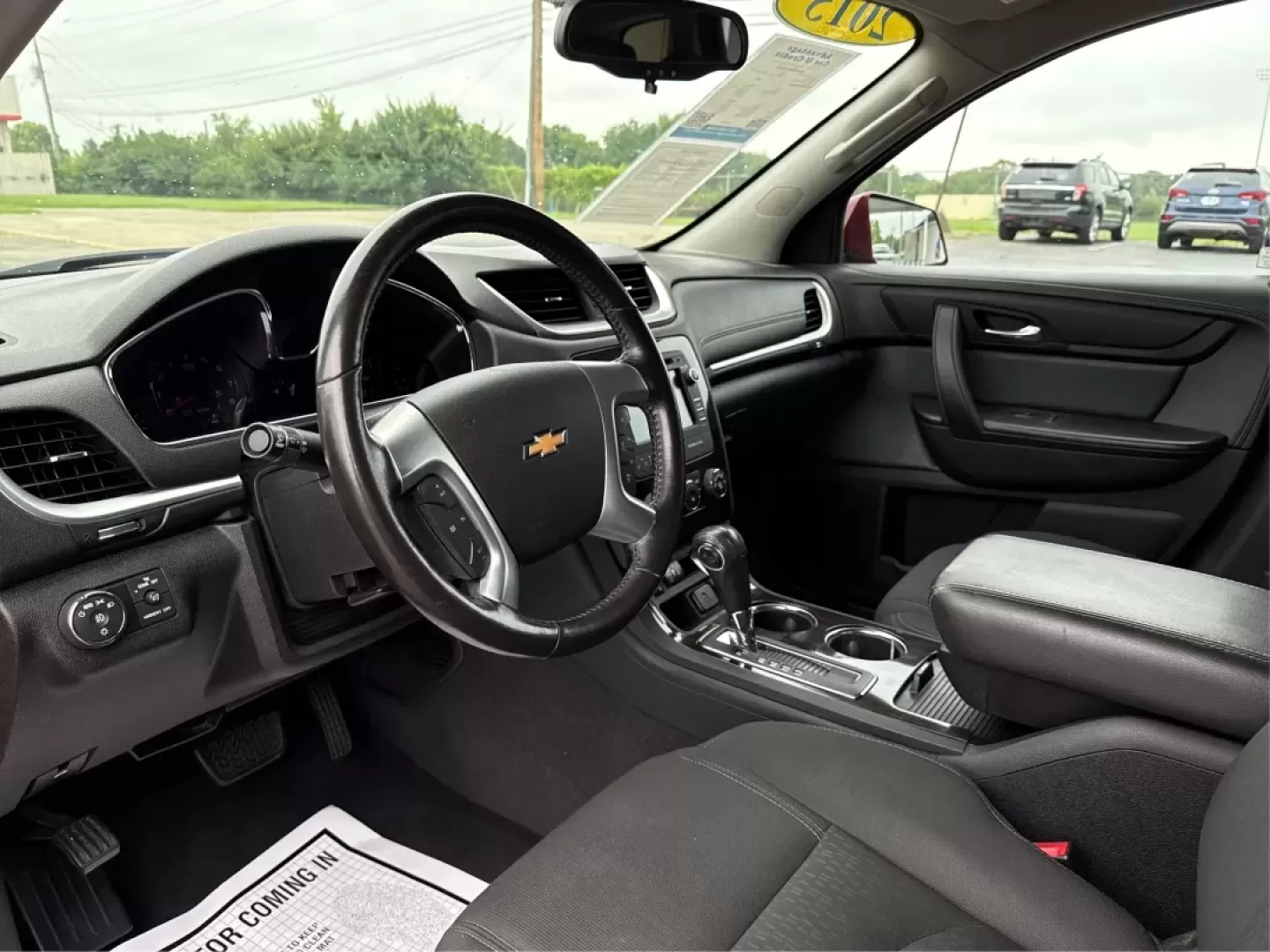 2015 Chevrolet Traverse 1LT (1GNKVGKD4FJ) with an 3.6L V-6 gasoline direct injection engine, located at 1099 N County Rd 25A, Troy, OH, 45373, (937) 908-9800, 40.057079, -84.212883 - Photo#9