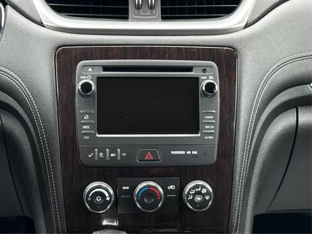 2015 Chevrolet Traverse 1LT (1GNKVGKD4FJ) with an 3.6L V-6 gasoline direct injection engine, located at 1099 N County Rd 25A , Troy, OH, 45373, (937) 908-9800, 40.057079, -84.212883 - Photo#13