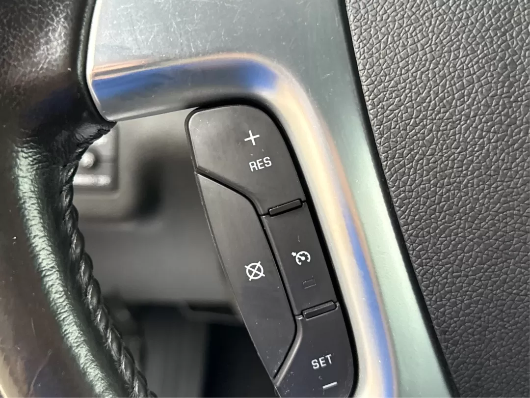 2015 Chevrolet Traverse 1LT (1GNKVGKD4FJ) with an 3.6L V-6 gasoline direct injection engine, located at 1099 N County Rd 25A , Troy, OH, 45373, (937) 908-9800, 40.057079, -84.212883 - Photo#16