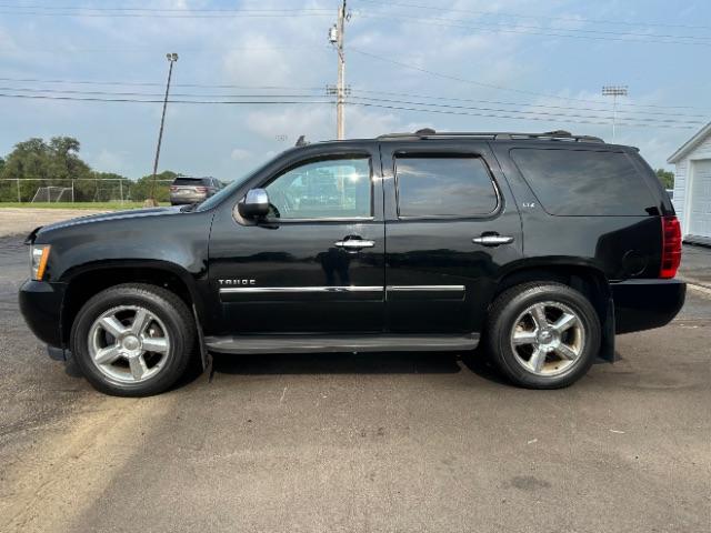 2012 Black Chevrolet Tahoe LTZ 4WD (1GNSKCE00CR) with an 5.3L V8 OHV 16V FFV engine, 6-Speed Automatic transmission, located at 1230 East Main St, Xenia, OH, 45385, (937) 908-9800, 39.688026, -83.910172 - Photo #6