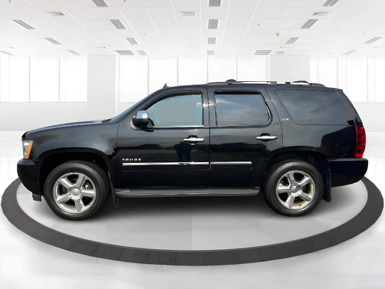 2012 Black Chevrolet Tahoe LTZ 4WD (1GNSKCE00CR) with an 5.3L V8 OHV 16V FFV engine, 6-Speed Automatic transmission, located at 1230 East Main St, Xenia, OH, 45385, (937) 908-9800, 39.688026, -83.910172 - Photo #7