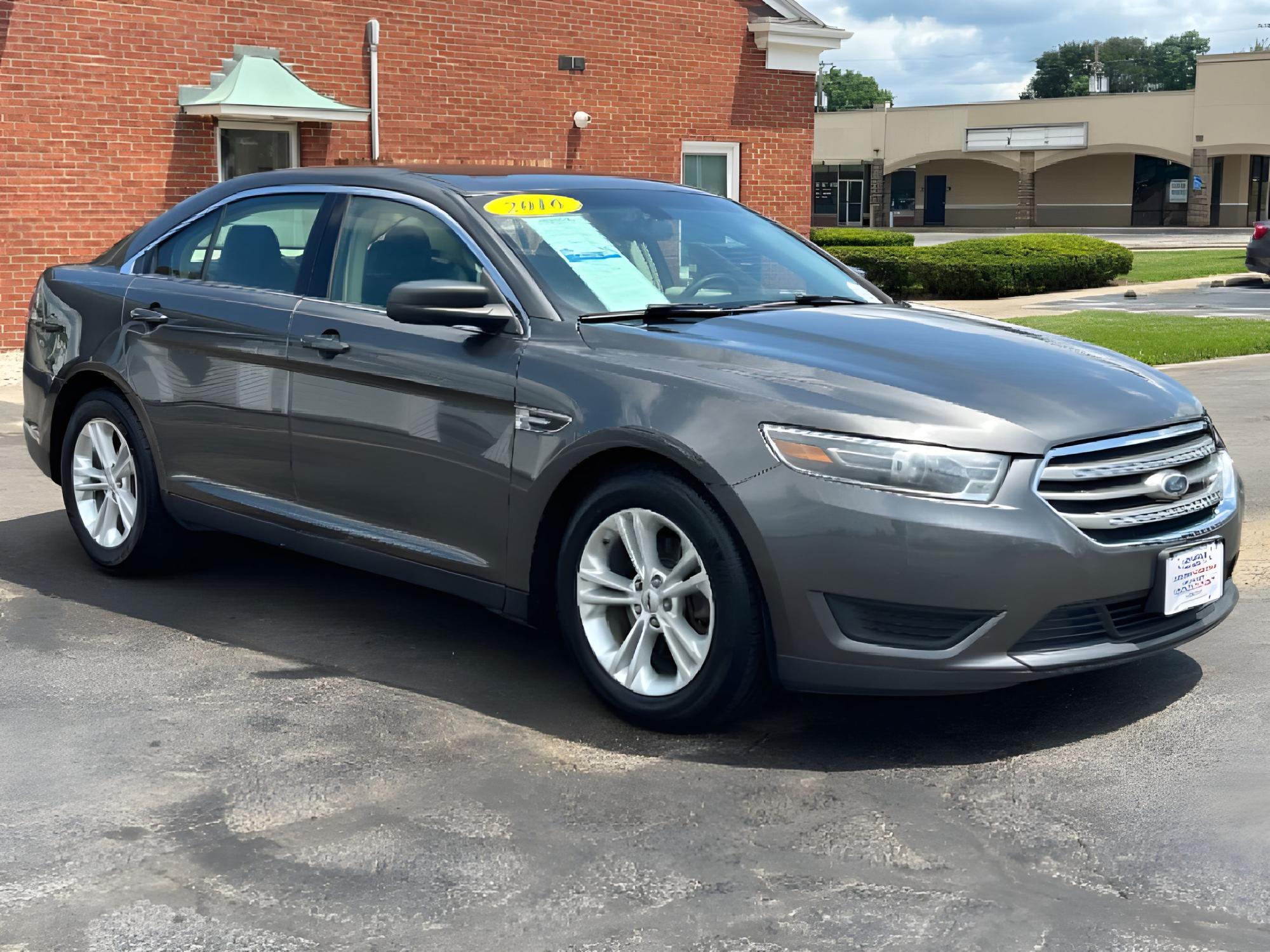 2016 Magnetic Metallic Ford Taurus SE FWD (1FAHP2D84GG) with an 3.5L V6 DOHC 24V engine, 6-Speed Automatic transmission, located at 1230 East Main St, Xenia, OH, 45385, (937) 908-9800, 39.688026, -83.910172 - Photo #11