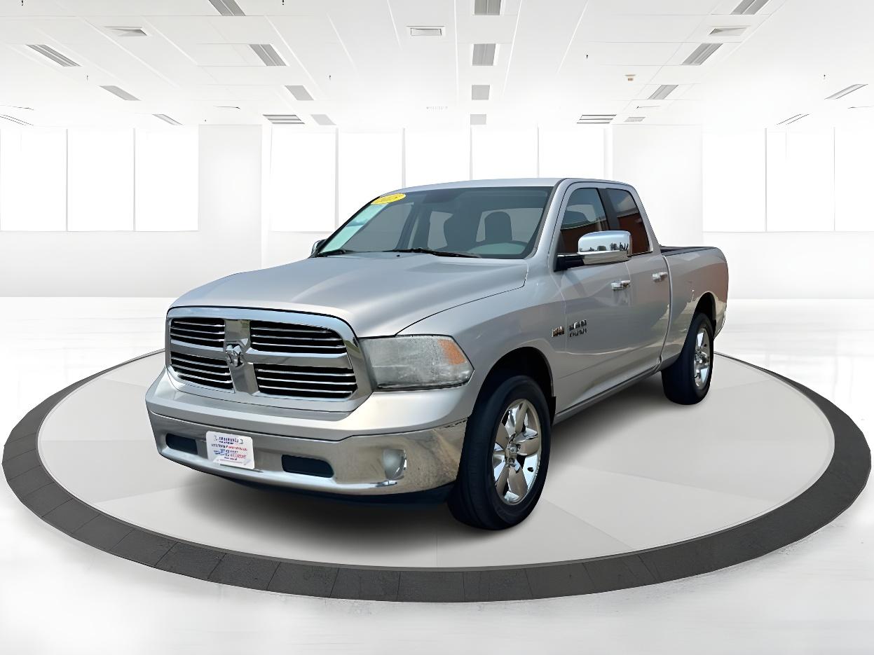 2015 Silver RAM 1500 SLT Quad Cab 4WD (1C6RR7GT6FS) with an 5.7L V8 OHV 16V engine, 8-Speed Automatic transmission, located at 4508 South Dixie Dr, Moraine, OH, 45439, (937) 908-9800, 39.689976, -84.218452 - Photo #7