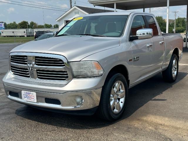 2015 Silver RAM 1500 SLT Quad Cab 4WD (1C6RR7GT6FS) with an 5.7L V8 OHV 16V engine, 8-Speed Automatic transmission, located at 4508 South Dixie Dr, Moraine, OH, 45439, (937) 908-9800, 39.689976, -84.218452 - Photo #4