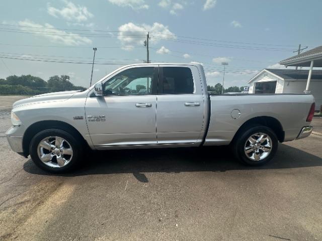 2015 Silver RAM 1500 SLT Quad Cab 4WD (1C6RR7GT6FS) with an 5.7L V8 OHV 16V engine, 8-Speed Automatic transmission, located at 4508 South Dixie Dr, Moraine, OH, 45439, (937) 908-9800, 39.689976, -84.218452 - Photo #6