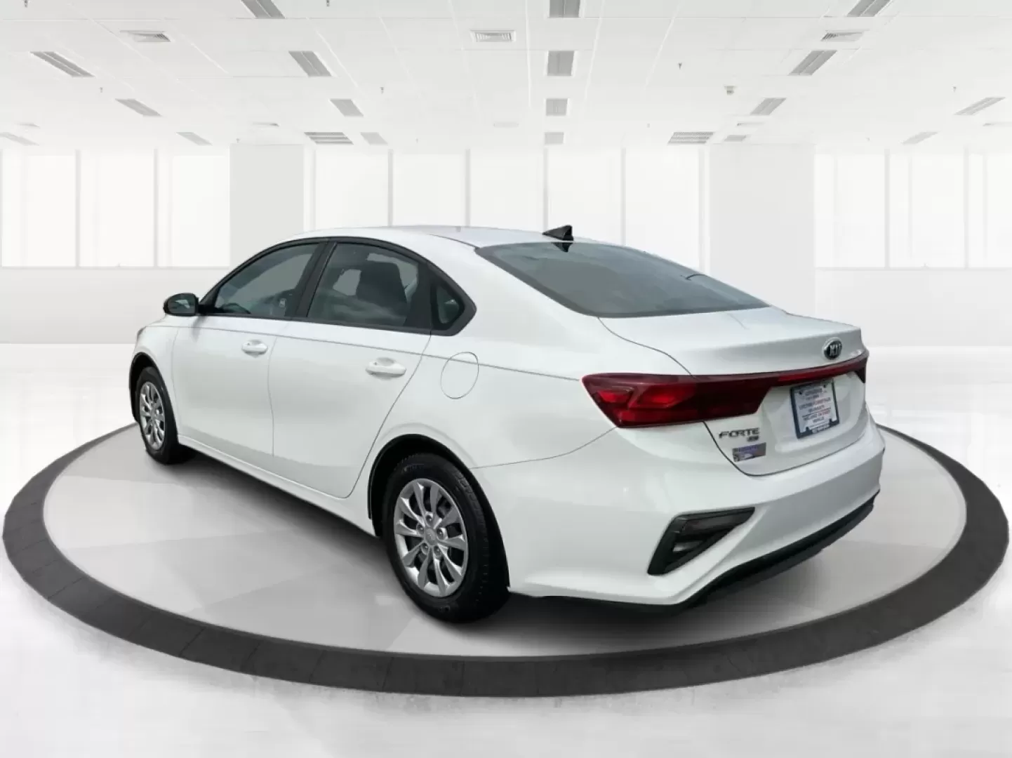 2019 Kia Forte FE (3KPF24AD2KE) with an 2L I-4 DOHC engine, located at 1099 N County Rd 25A, Troy, OH, 45373, (937) 908-9800, 40.057079, -84.212883 - **Experience Freedom with the 2019 Kia Forte: Your Ideal Companion for Daily Adventures!**<br /> <br /> Are you looking for a reliable sedan that effortlessly combines style, comfort, and efficiency? Look no further than the 2019 Kia Forte, available now at Advantage Car and Credit in Fairborn, OH. - Photo#4