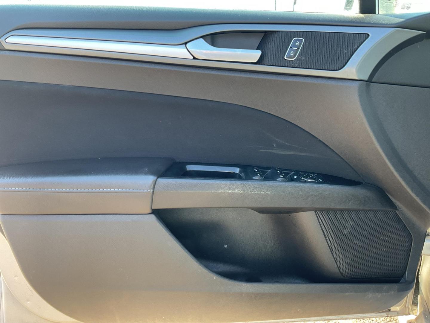 2014 Ingot Silver Ford Fusion SE (1FA6P0H76E5) with an 2.5L L4 DOHC 16V engine, located at 4508 South Dixie Dr, Moraine, OH, 45439, (937) 908-9800, 39.689976, -84.218452 - Photo#18