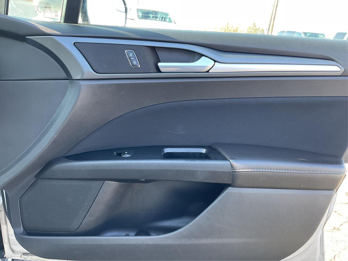 2014 Ingot Silver Ford Fusion SE (1FA6P0H76E5) with an 2.5L L4 DOHC 16V engine, located at 4508 South Dixie Dr, Moraine, OH, 45439, (937) 908-9800, 39.689976, -84.218452 - Photo#19