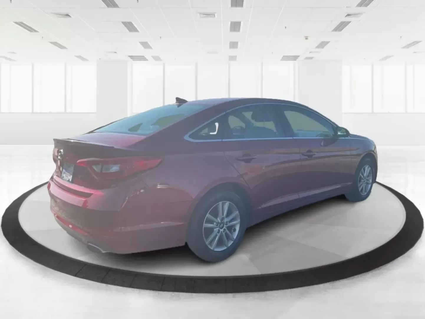 2015 Hyundai Sonata SE (5NPE24AFXFH) with an 2.4L I-4 gasoline direct injection engine, located at 1099 N County Rd 25A, Troy, OH, 45373, (937) 908-9800, 40.057079, -84.212883 - Discover the perfect balance of style, comfort, and reliability with the 2015 Hyundai Sonata SE, available now at Advantage Car and Credit in Fairborn, OH. Whether you're commuting to work, running errands in the nearby neighborhoods of Wright-Patterson Air Force Base, or heading out for a weekend a - Photo#2