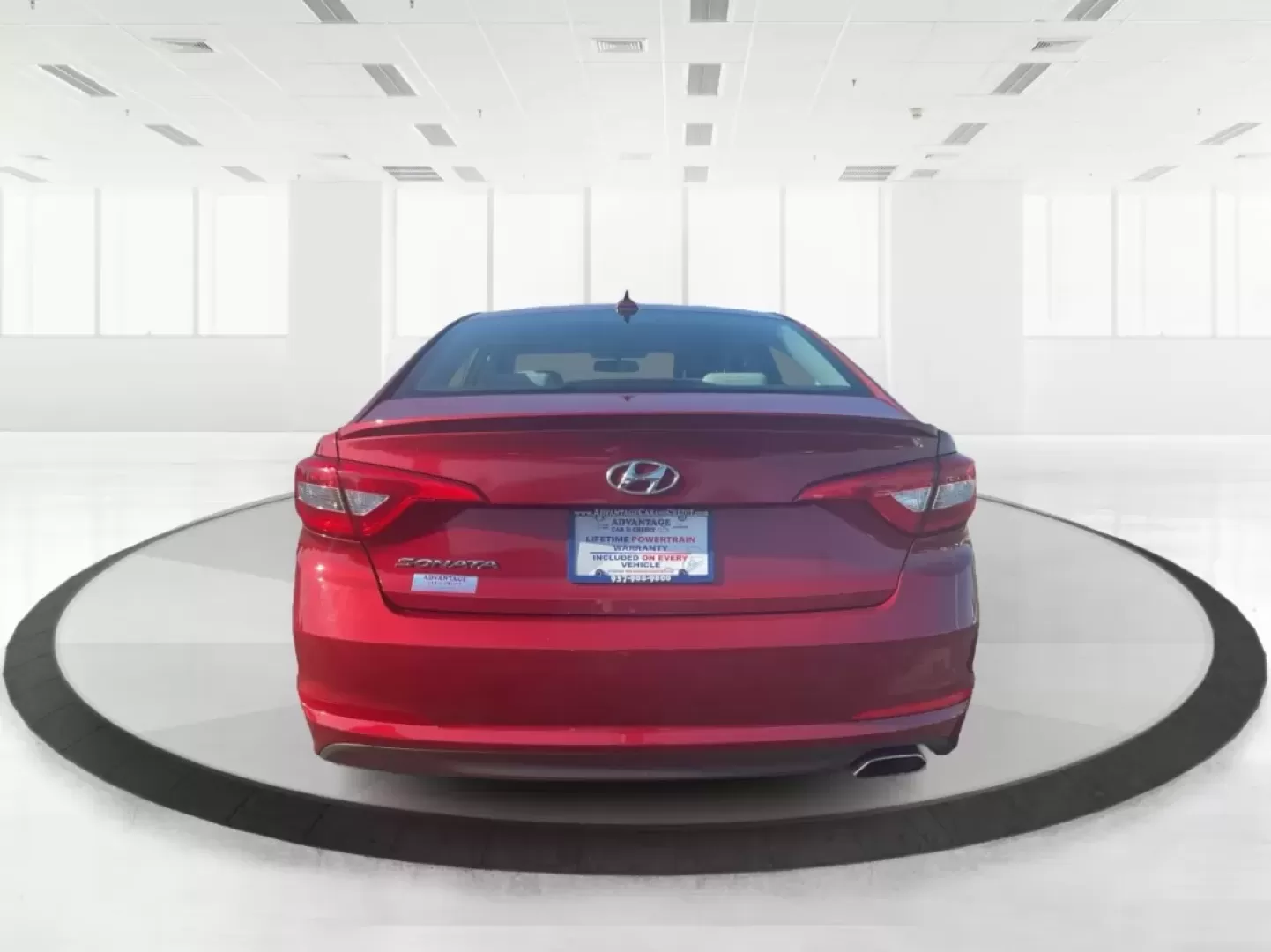 2015 Hyundai Sonata SE (5NPE24AFXFH) with an 2.4L I-4 gasoline direct injection engine, located at 1099 N County Rd 25A, Troy, OH, 45373, (937) 908-9800, 40.057079, -84.212883 - Discover the perfect balance of style, comfort, and reliability with the 2015 Hyundai Sonata SE, available now at Advantage Car and Credit in Fairborn, OH. Whether you're commuting to work, running errands in the nearby neighborhoods of Wright-Patterson Air Force Base, or heading out for a weekend a - Photo#3