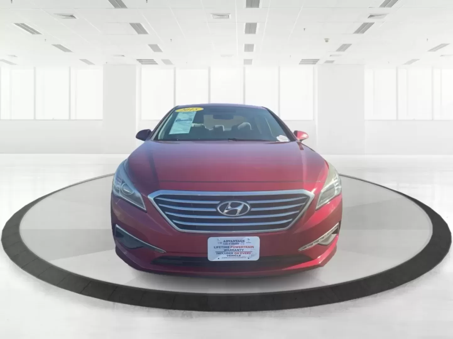 2015 Hyundai Sonata SE (5NPE24AFXFH) with an 2.4L I-4 gasoline direct injection engine, located at 1099 N County Rd 25A, Troy, OH, 45373, (937) 908-9800, 40.057079, -84.212883 - Discover the perfect balance of style, comfort, and reliability with the 2015 Hyundai Sonata SE, available now at Advantage Car and Credit in Fairborn, OH. Whether you're commuting to work, running errands in the nearby neighborhoods of Wright-Patterson Air Force Base, or heading out for a weekend a - Photo#7