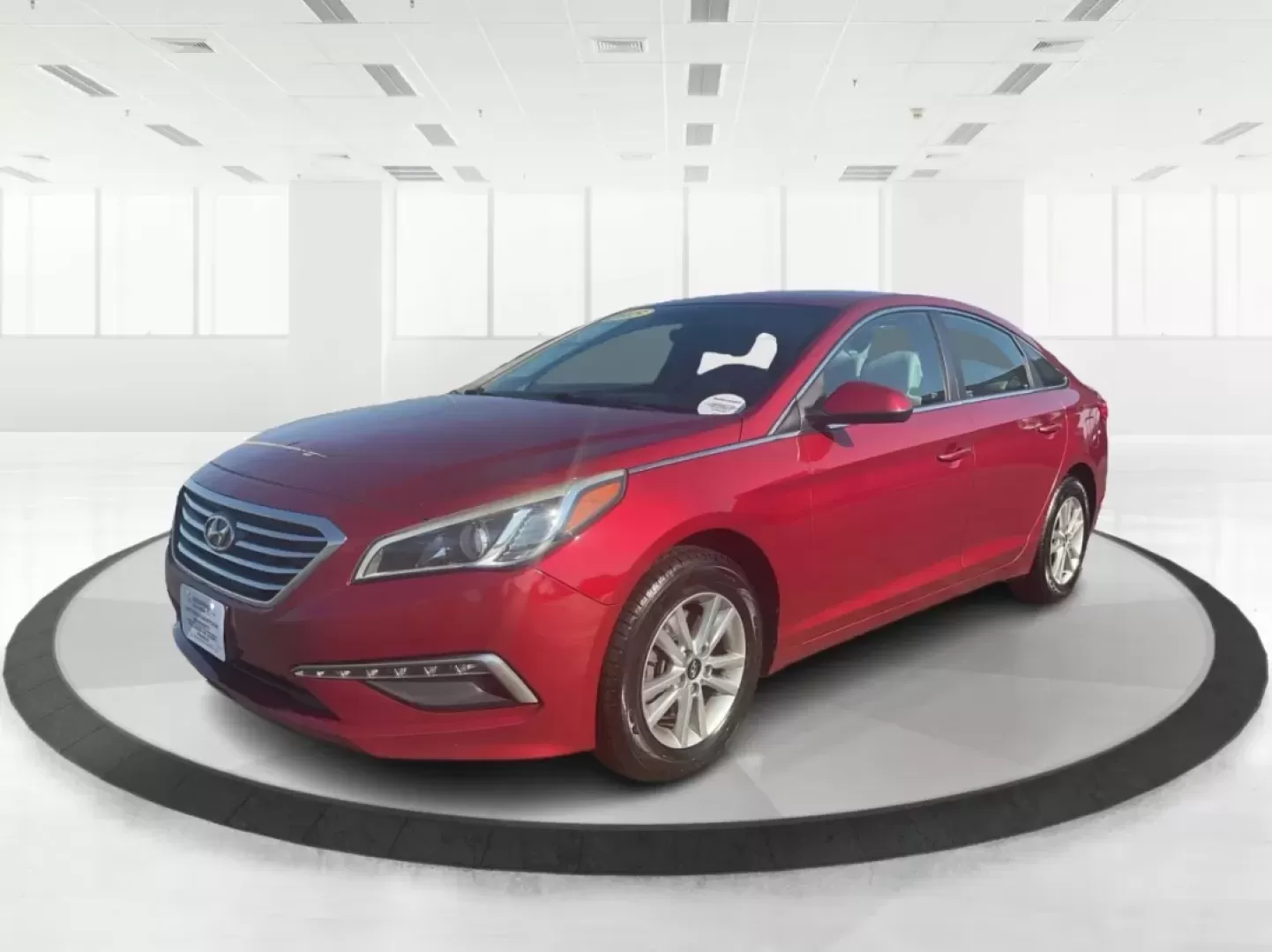 2015 Hyundai Sonata SE (5NPE24AFXFH) with an 2.4L I-4 gasoline direct injection engine, located at 1099 N County Rd 25A, Troy, OH, 45373, (937) 908-9800, 40.057079, -84.212883 - Discover the perfect balance of style, comfort, and reliability with the 2015 Hyundai Sonata SE, available now at Advantage Car and Credit in Fairborn, OH. Whether you're commuting to work, running errands in the nearby neighborhoods of Wright-Patterson Air Force Base, or heading out for a weekend a - Photo#8
