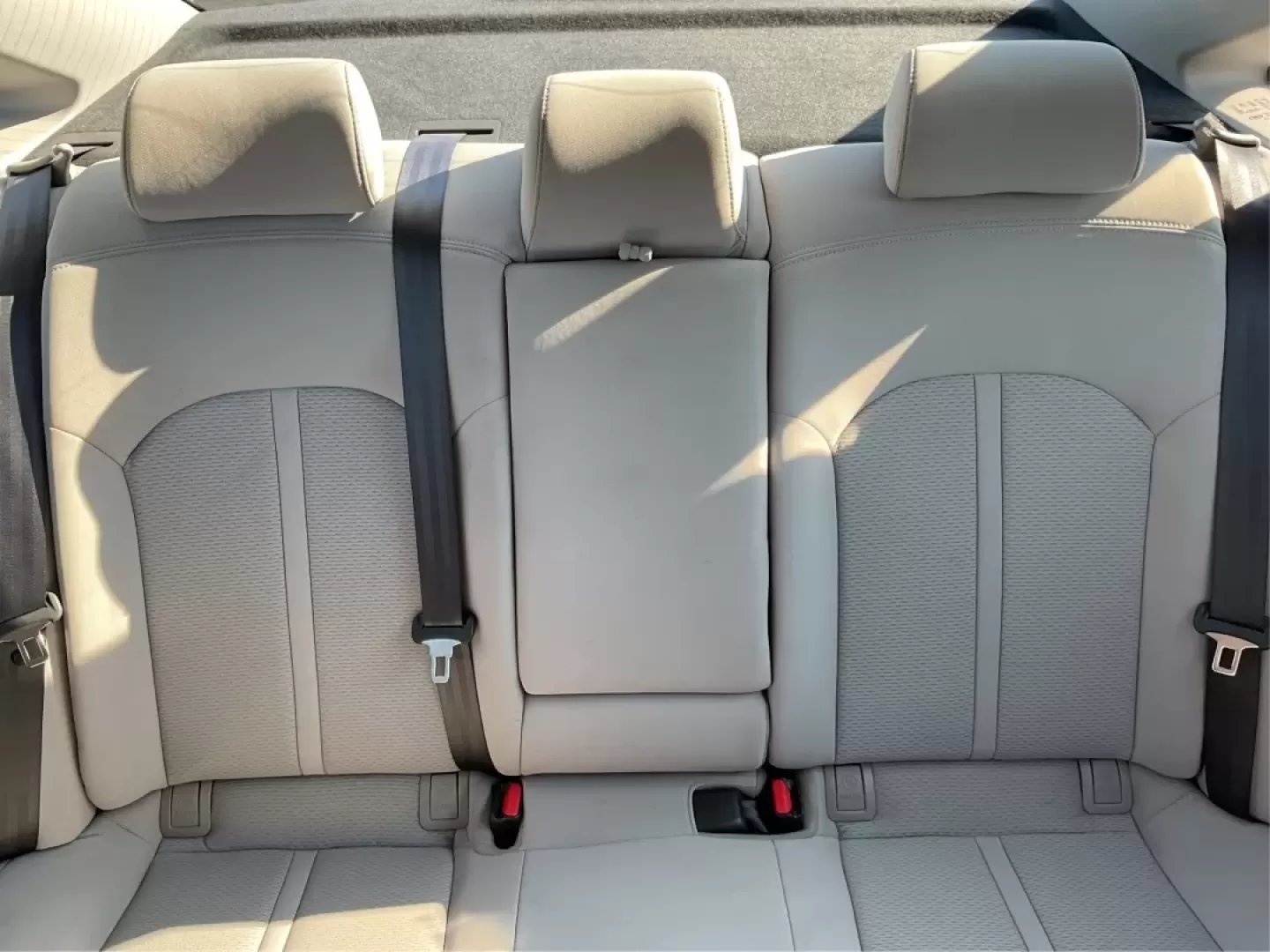 2015 Hyundai Sonata SE (5NPE24AFXFH) with an 2.4L I-4 gasoline direct injection engine, located at 1099 N County Rd 25A, Troy, OH, 45373, (937) 908-9800, 40.057079, -84.212883 - Discover the perfect balance of style, comfort, and reliability with the 2015 Hyundai Sonata SE, available now at Advantage Car and Credit in Fairborn, OH. Whether you're commuting to work, running errands in the nearby neighborhoods of Wright-Patterson Air Force Base, or heading out for a weekend a - Photo#14