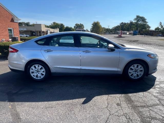 2013 Ingot Silver Ford Fusion S (3FA6P0G78DR) with an 2.5L L4 DOHC 16V engine, located at 1230 East Main St, Xenia, OH, 45385, (937) 908-9800, 39.688026, -83.910172 - Photo #10