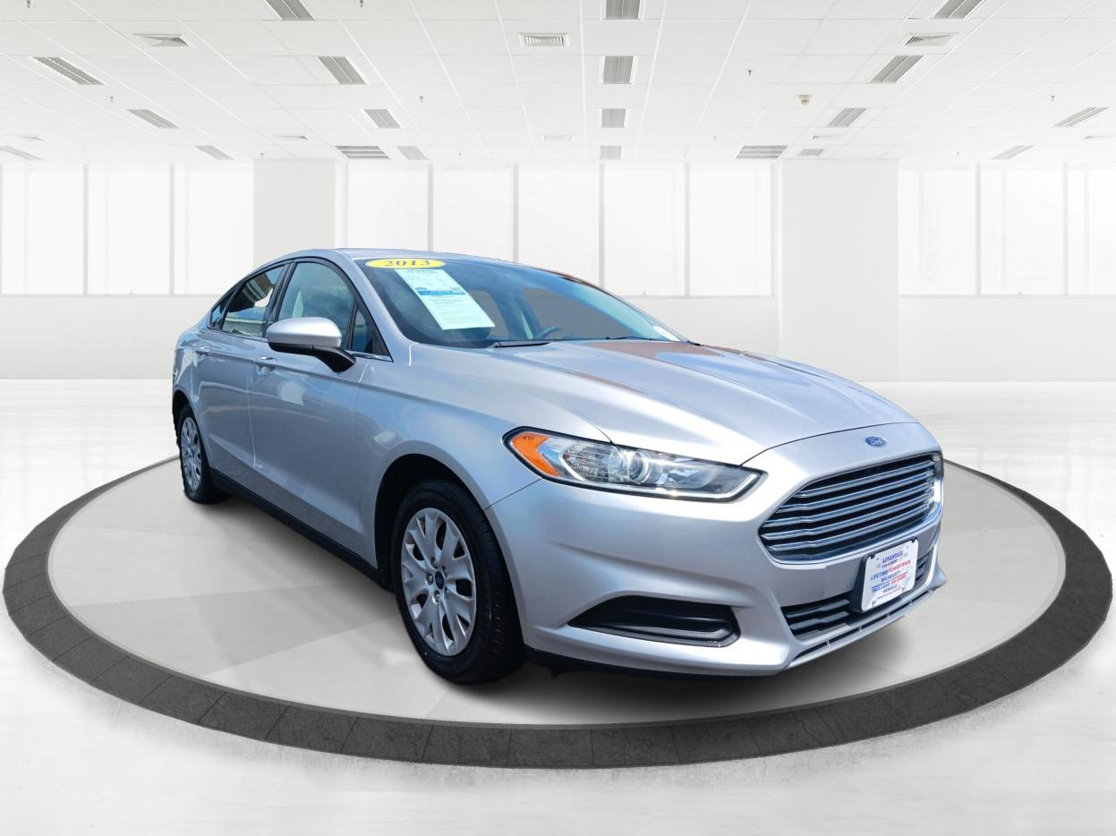 2013 Ingot Silver Ford Fusion S (3FA6P0G78DR) with an 2.5L L4 DOHC 16V engine, located at 1230 East Main St, Xenia, OH, 45385, (937) 908-9800, 39.688026, -83.910172 - Photo #1